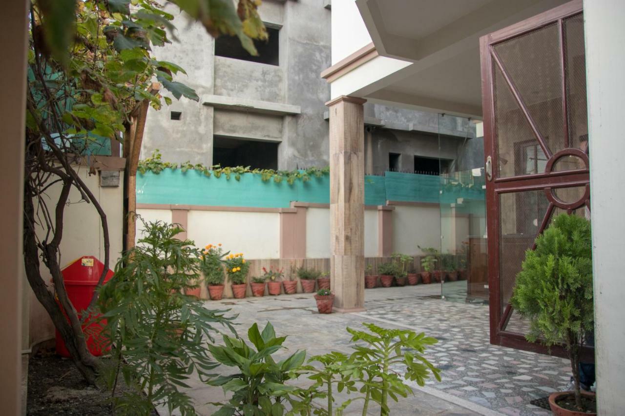 Hostmandu B&B Lalitpur Bagian luar foto